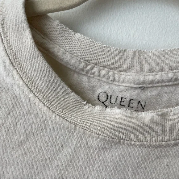 Vintage Queen “The Works” Distressed Graphic Band Tee - Picture 3 of 5